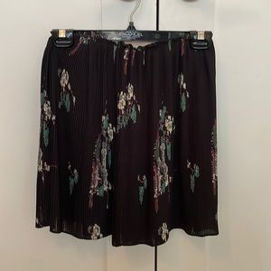 Black pleaded vintage mini skirt (size xs)